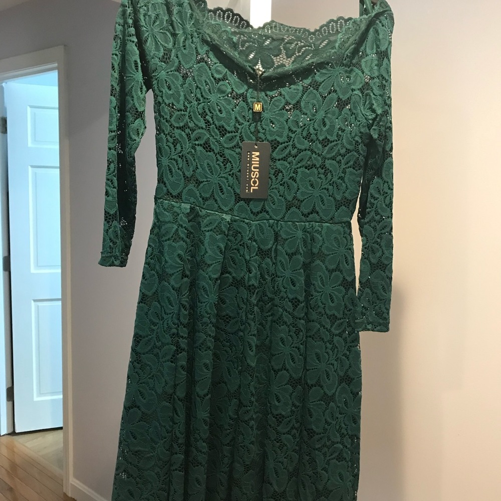 Green lace dress !